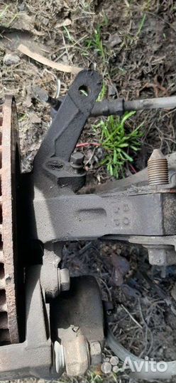 Кулак поворотный передний Mitsubishi Dion 1