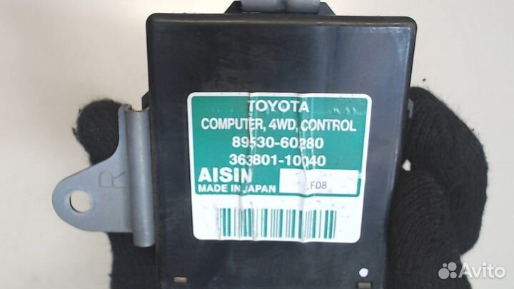 Блок управления полным приводом Toyota Land Cruise