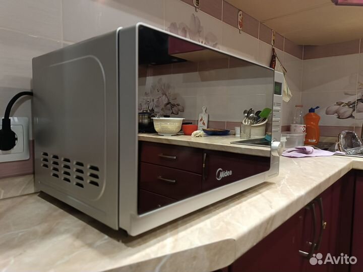Микроволновая печь Midea AM720C4E-S