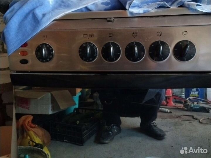Продаю электро плиту 4-х комфорочную для столовой