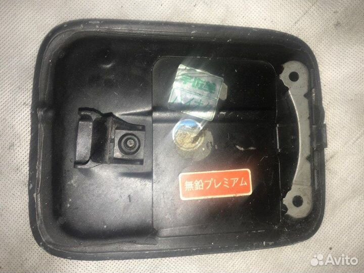 Лючок бензобака Toyota Mark 2 GX90 1GFE