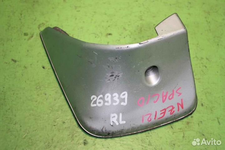 Брызговик toyota corolla spacio NZE121 зад лево