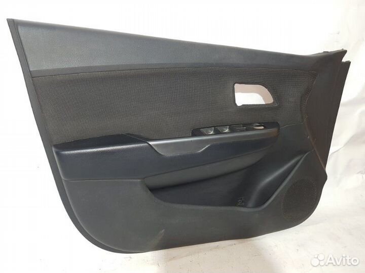Обшивка двери передняя левая Kia Rio 2011-2017
