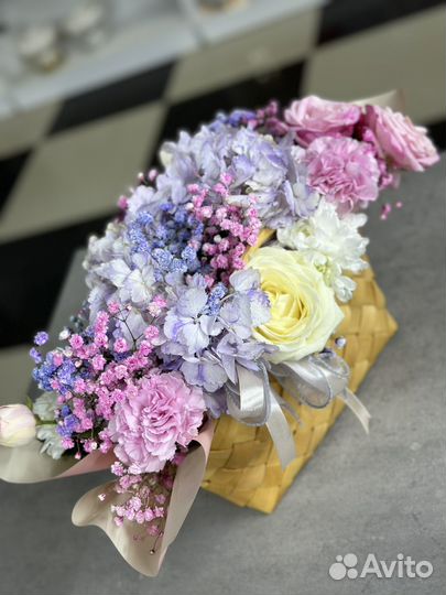 Цветы, подарки, сувениры, корзины со сладостями