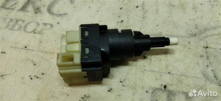 Датчик включения стопсигнала Audi A8 D3 4E 2004