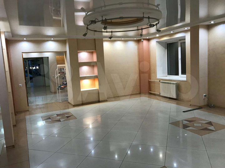 Торговое помещение, 50/180 м²