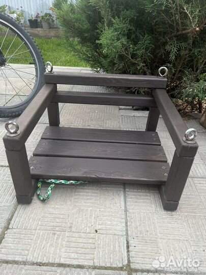 Детские качели из дерева