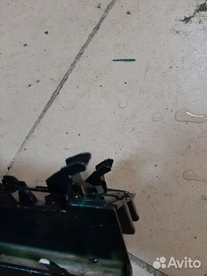 Mercedes w 202 заглушка бусировочного крюка