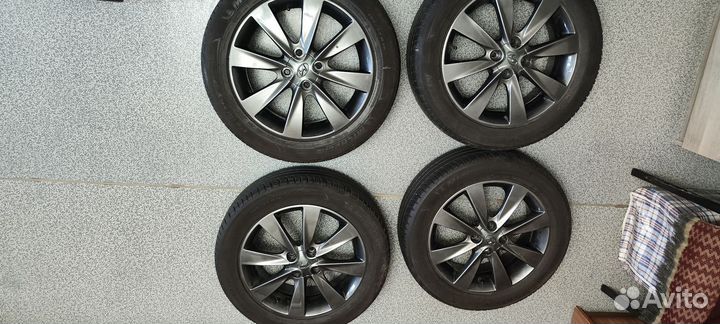 Комплект легкосплавных дисков с резиной