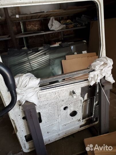 Дверь левая маз