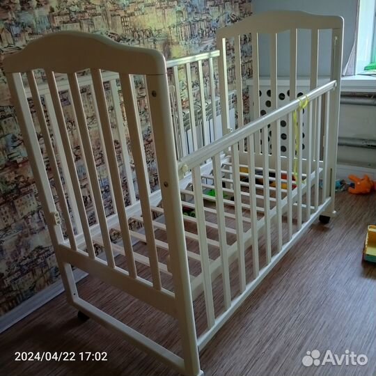 Детская кроватка