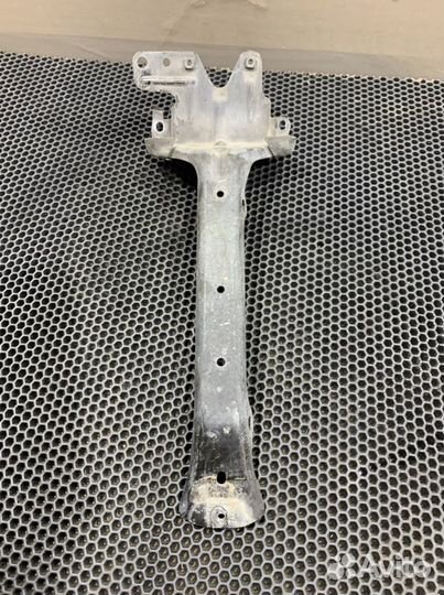 Кронштейн замка капота Каен Туарег Cayenne