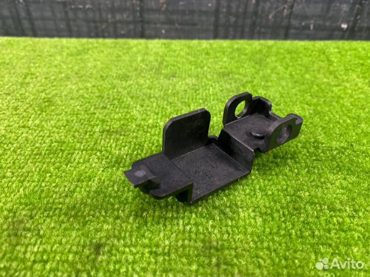 Крепление радиатора Volkswagen Passat B5 AZM 2004