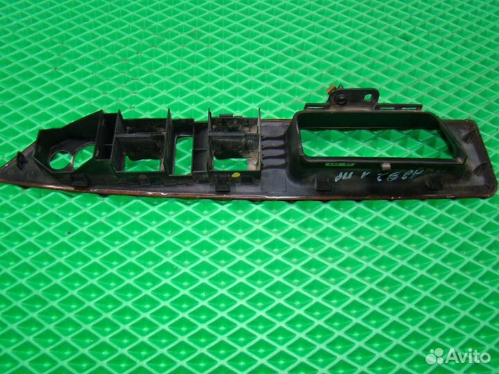 Накладка двери передняя левая audi a8 d2 ауди а8