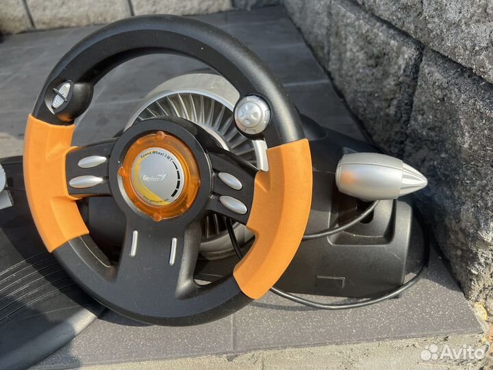 Игровой руль Genius