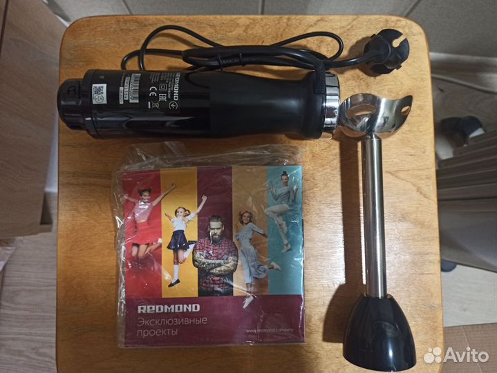 Погружной блендер redmond RHB-2987