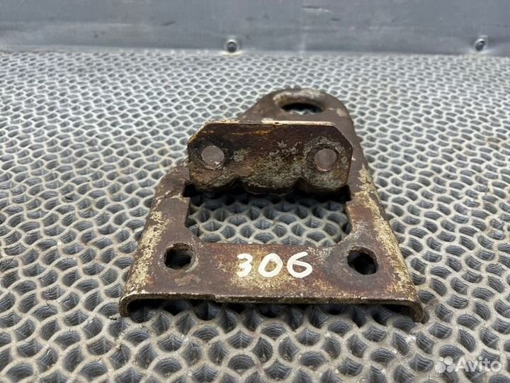 Петля буксировочная задняя Газ Волга Сайбер 2.4