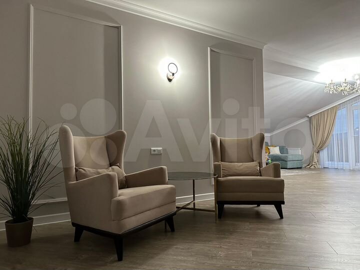 Дом 285 м² на участке 5,5 сот.