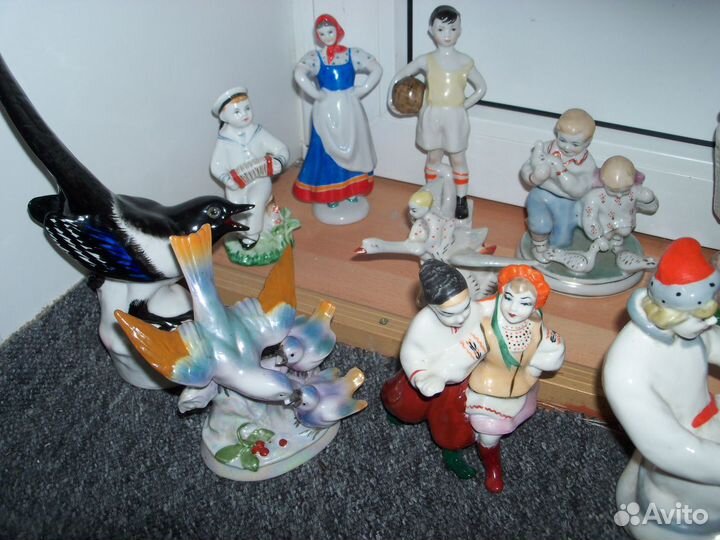 Графин парусник и статуэтки