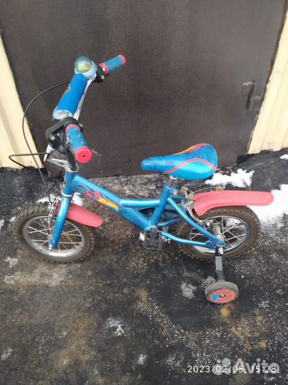 Велосипед детский с колесиками