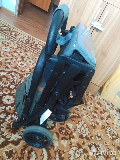 Детская прогулочная коляска