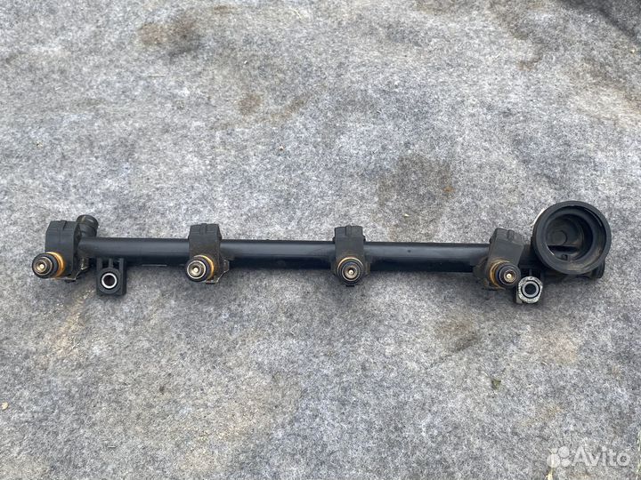 Топливная рампа Renault 1.6