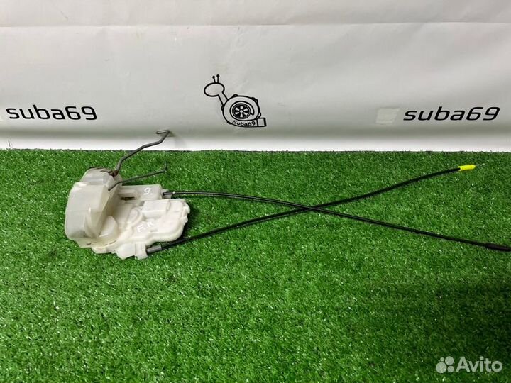 Замок боковой двери передний правый Subaru Impreza