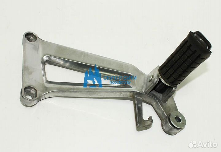 Подножка пассажира правая в сборе с кронштейном St