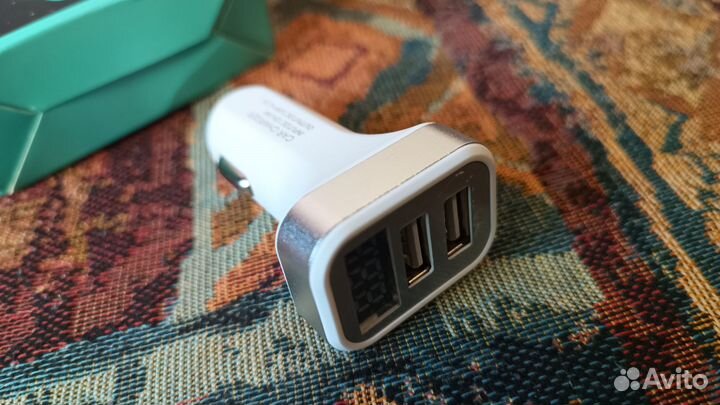 Автомобильное зарядное устройство USB