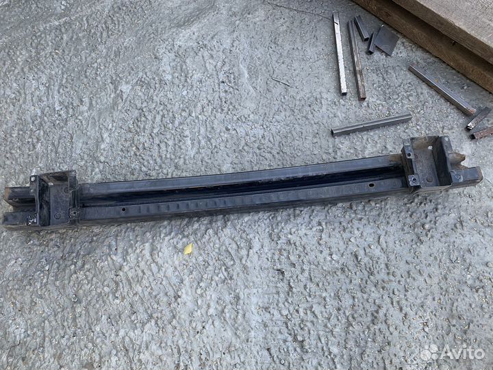 Усилитель бампера nissan tiida