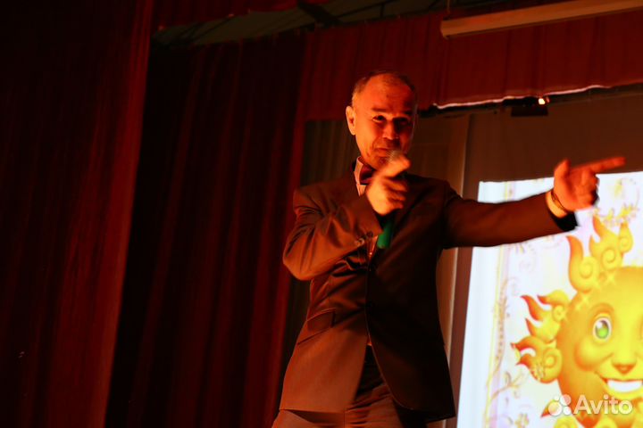 Автор-сценарист, ведущий-тамада-певец