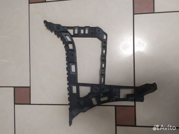 Крепление зад. бампера прав. Volkswagen Jetta 6