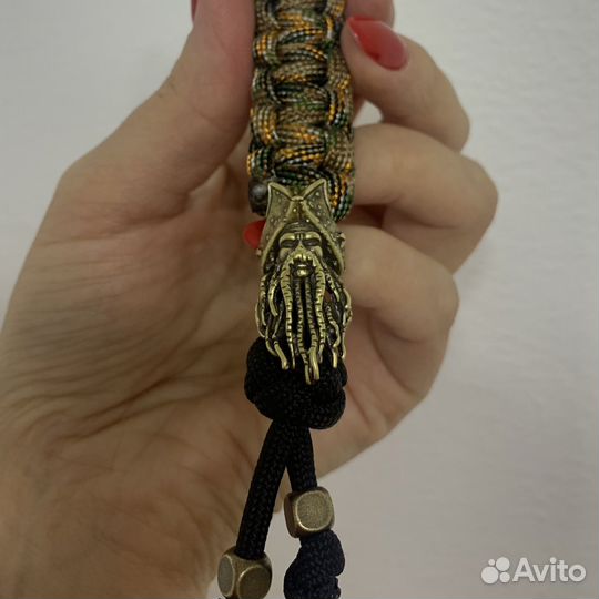 Темляк из паракорда