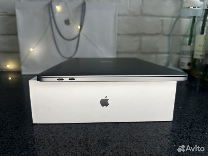 MacBook Pro 13 2020 M1/16GB/512SSD/Новьё/5 циклов