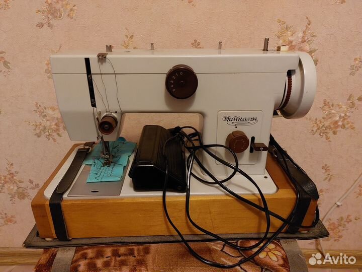 Швейная машинка чайка 134