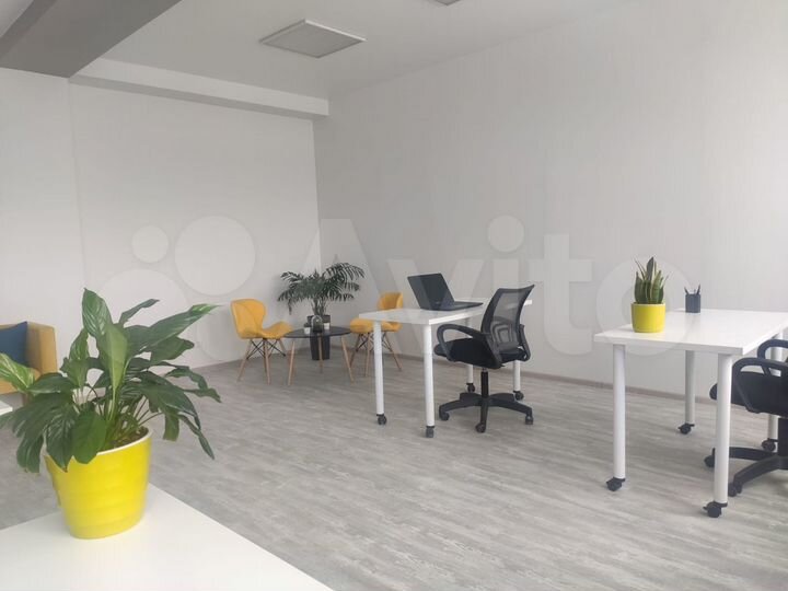 Офис 36 м² с видом на вечерний трафик БЦ Нобель