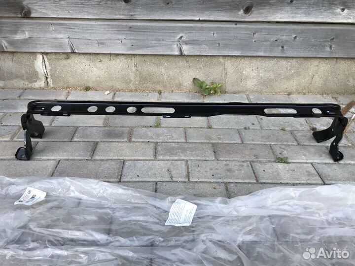 Кронштейн радиатора нижний Ford Focus 2 04-11