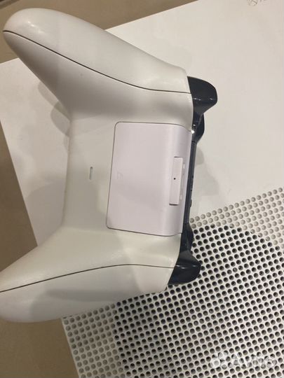 Xbox one s 1tb 2 геймпада