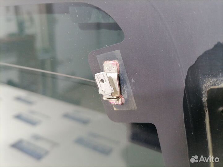 Стекло кузова боковое левое Infiniti QX56 JA60