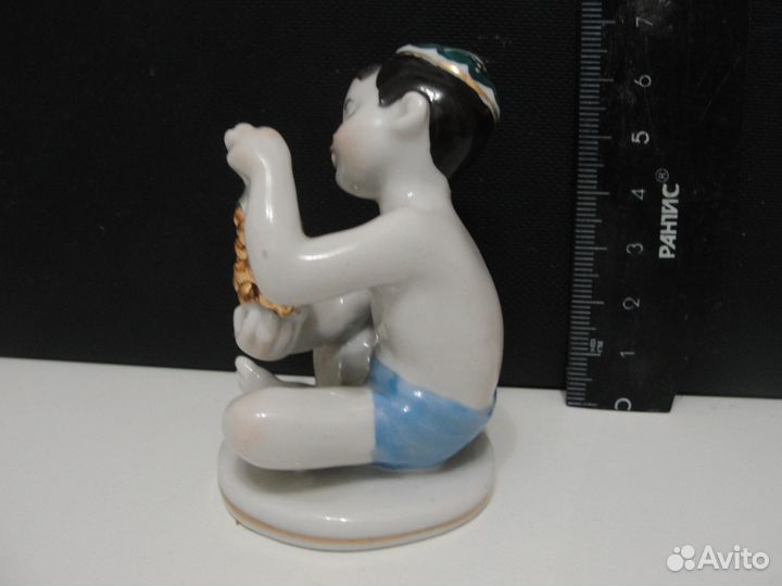 Мальчик с виноградом лфз