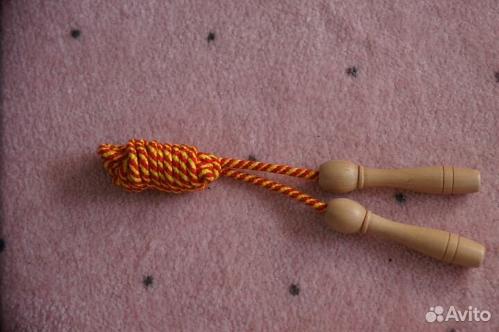 Скакалки, обручи, ножницы