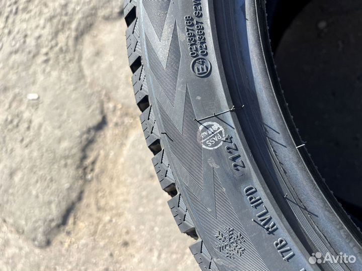 Sonix Winter Xpro Studs 69 245/40 R20 135U