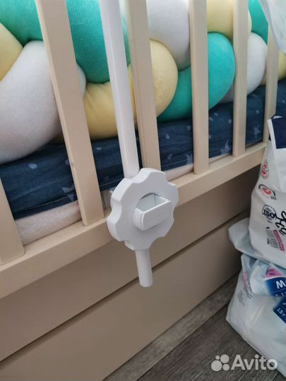 Балдахин и держатель в детскую кроватку