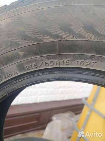 Yokohama IceGuard Stud IG65 215/65 R16