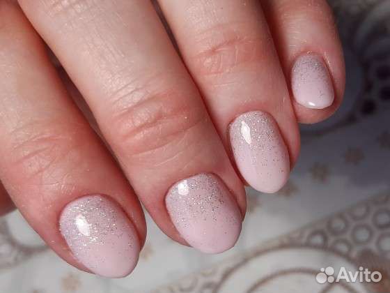 Модель на маникюр