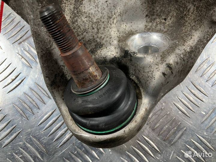 Кулак передний левый BMW 7 F01/F02 рест. 2014