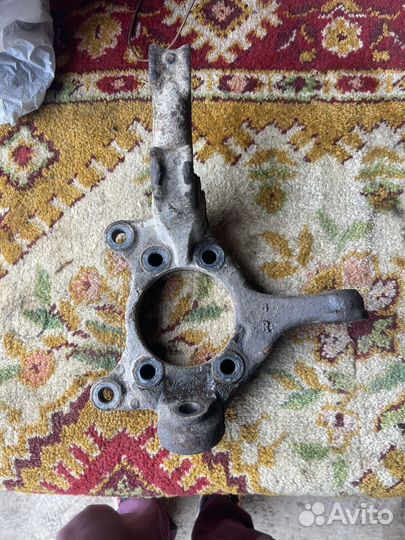 Кулак поворотный правый toyota corolla e150