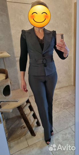 Брючный костюм новый серый стрейч +боди полушерст