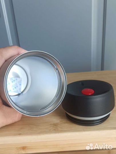 Термокружка с кнопкой новая