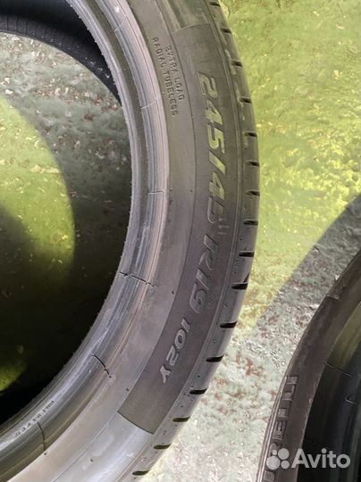 Pirelli P Zero 245/45 R19